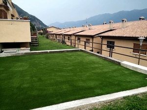 Terrazzo in erba sintetica