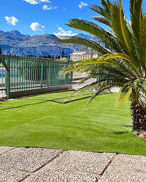 Giardino in erba sintetica - Lago di Garda